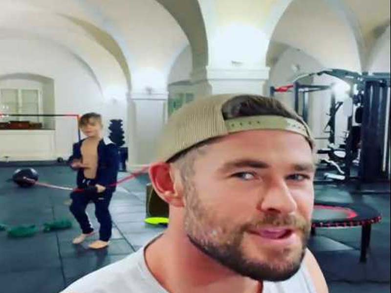 Chris Hemsworth’s son turns into Hawkeye to shoot bottle kept on Thor’s head