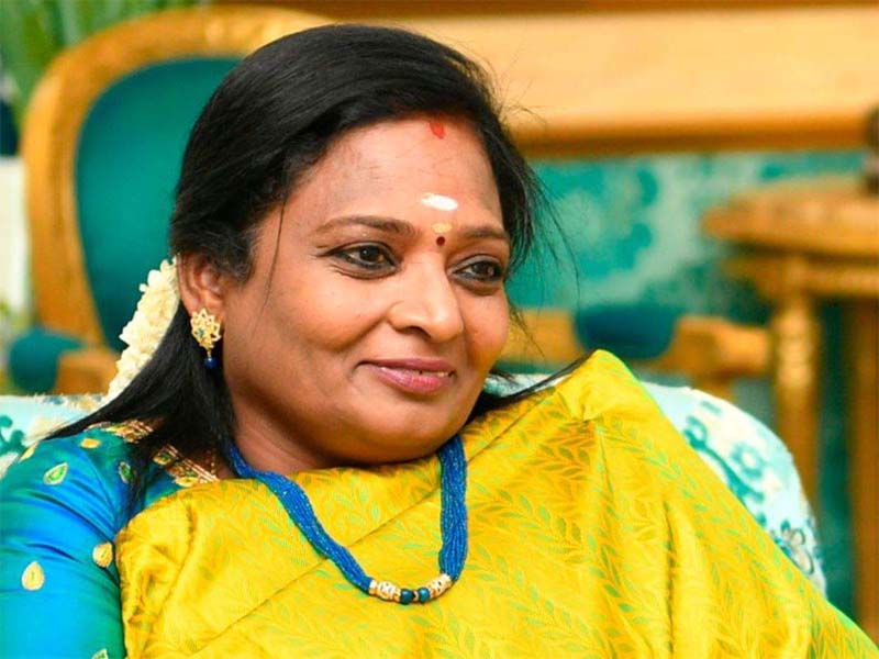 Telangana Governor consoles bereaved family members of lyricist Sirivennela