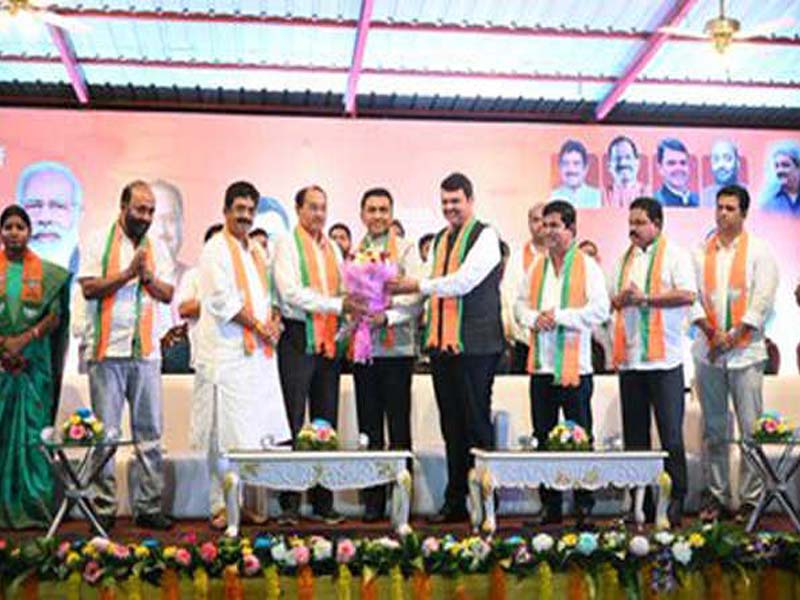Hours after resigning as MLA, Ex-CM Ravi Naik joins BJP