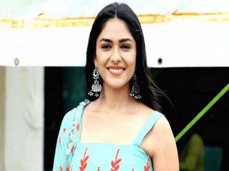 Actress Mrunal Thakur takes to Instagram to share her Covid positive news