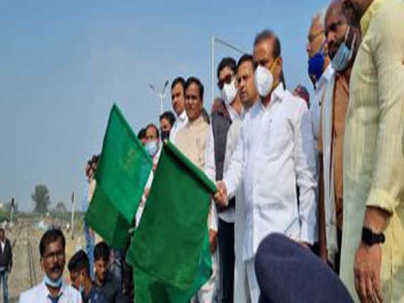 Railway Minister Danve flags off Nanded-Hadapsar express in Jalna