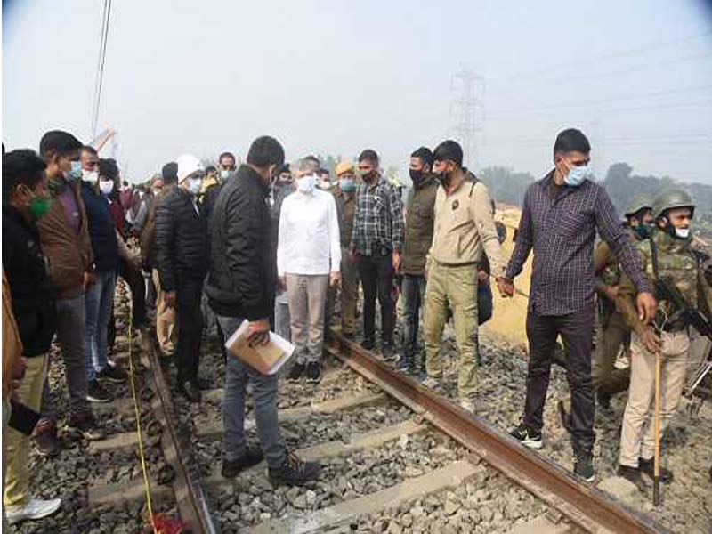 Railway minister inspects accident site of Bikaner-Guwahati Express
