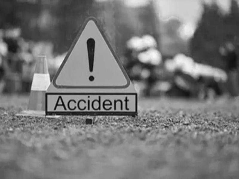 One killed, 3 hurt as lorry hits tractor in Hyderabad