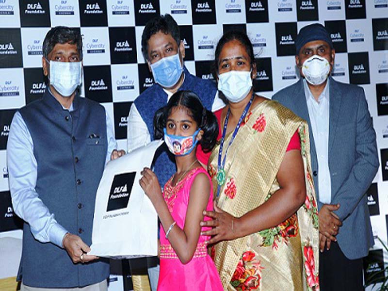 DLF distribute free tabs to school students