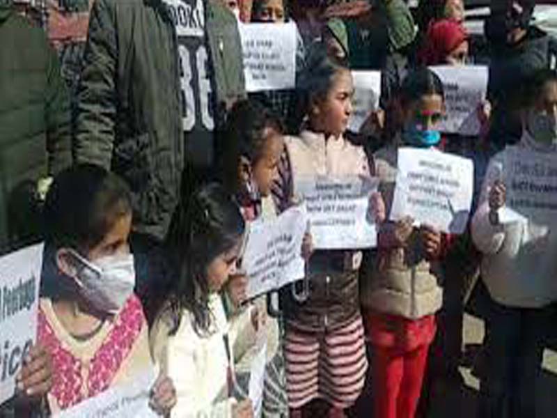Students protest ‘merging’ of schools in Srinagar