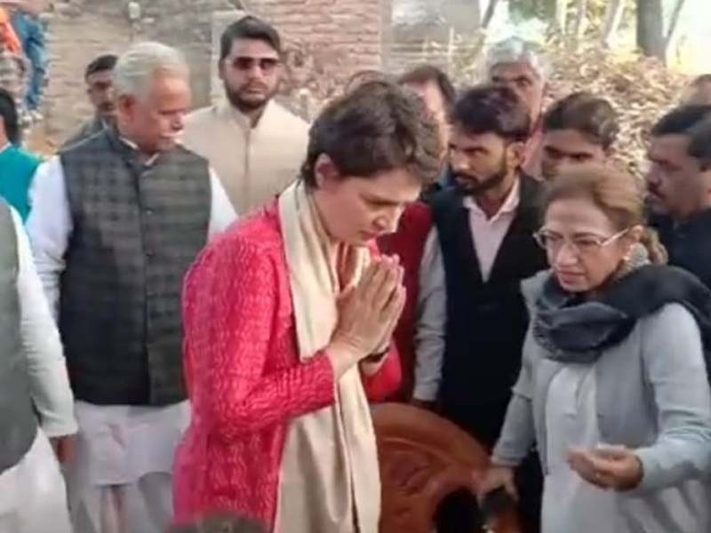 Priyanka meets family of Unnao victim