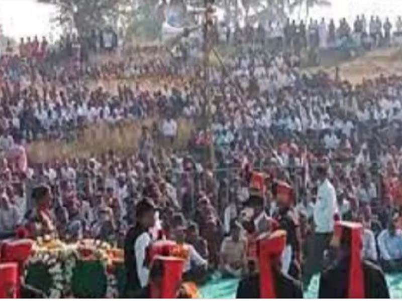 Last rights performs on martyr Romit Chavan at his native place Shigaon village
