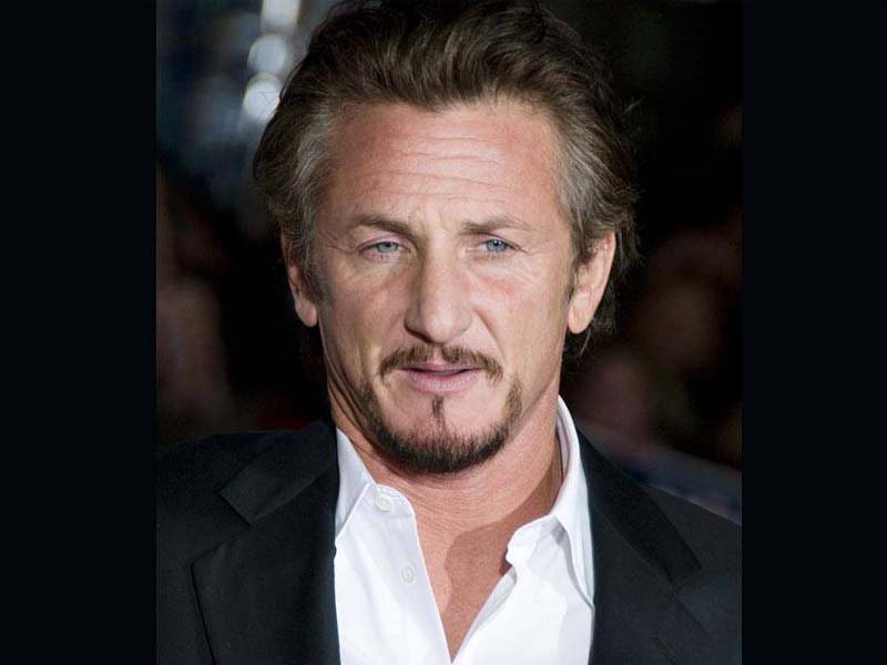 Sean Penn walks miles to leave war torn Ukraine