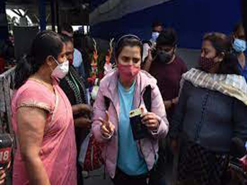 72 Maharashtrians return back from Ukraine