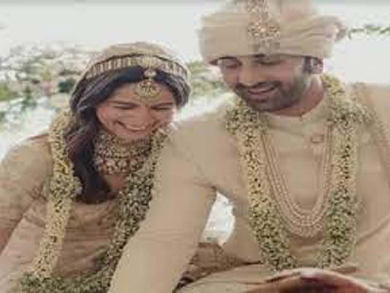 Bollywood pours in to greet Ranbir-Alia, as they say I do