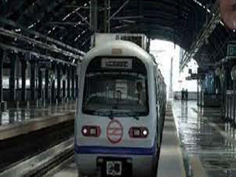 Woman attempts suicide by jumping off from Akshardham Metro Station