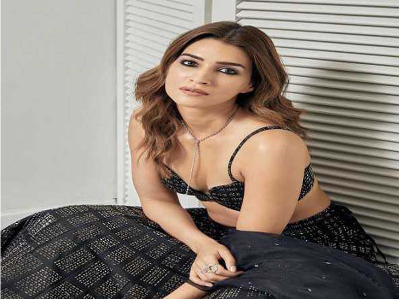 Kriti Sanon hits 50 mn followers on Instagram