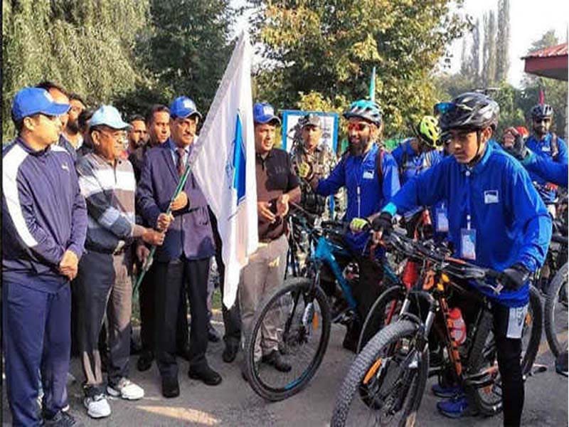 60 national cyclists participating in Kashmir Cyclothon