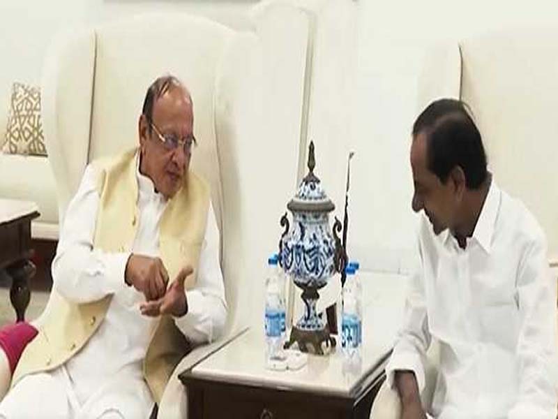 Former Gujarat CM meets KCR