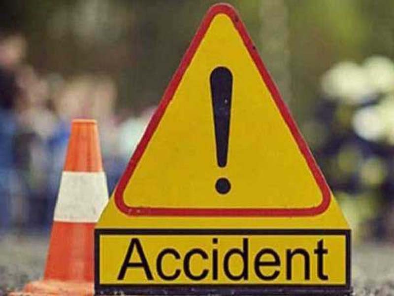 3 killed as van hits lorry on Andhra NH