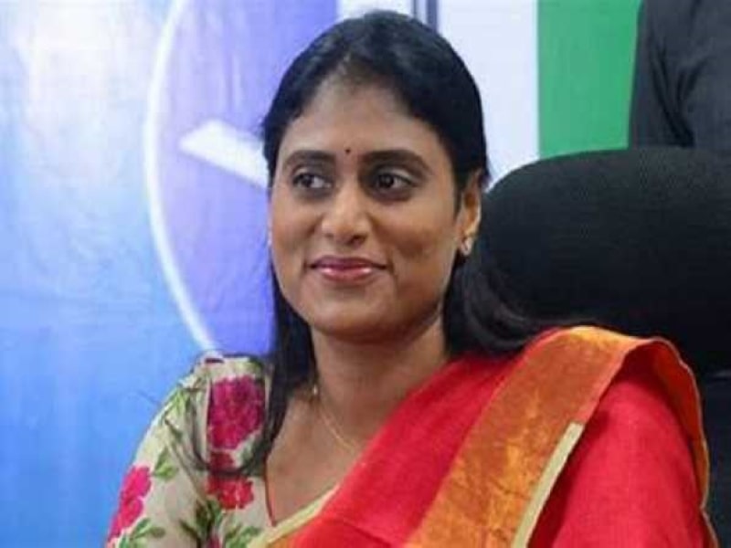 In an effort to seize Pragathi Bhavan, the police detain the YSRTP leader.
