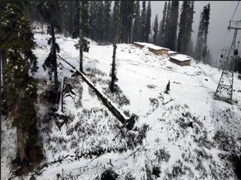 Kashmir saw a drop in the mercury, with Gulmarg being the lowest there at -4.4 degrees Celsius