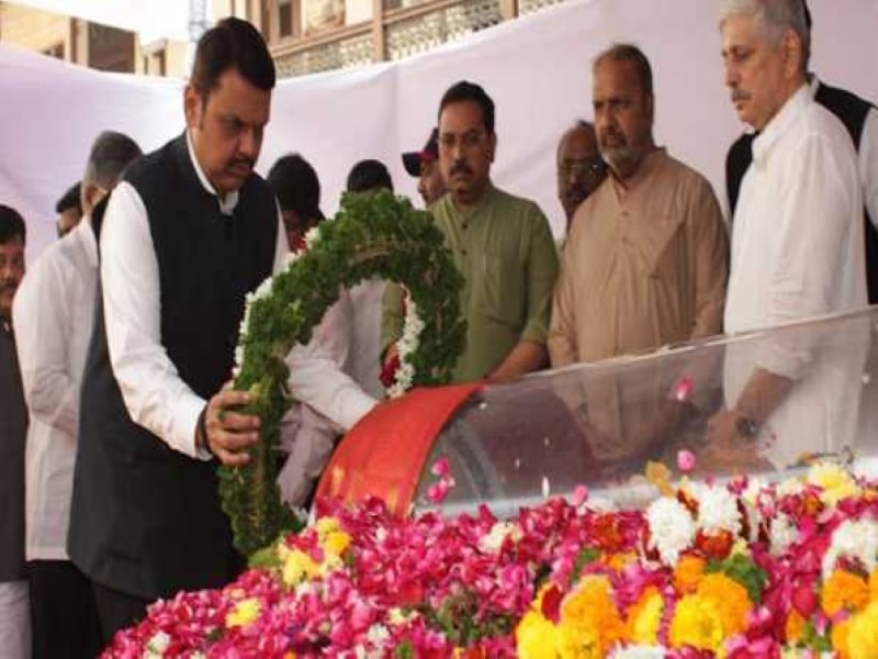 Mukta Tilak, a BJP MLA, is remembered by Fadnavis.