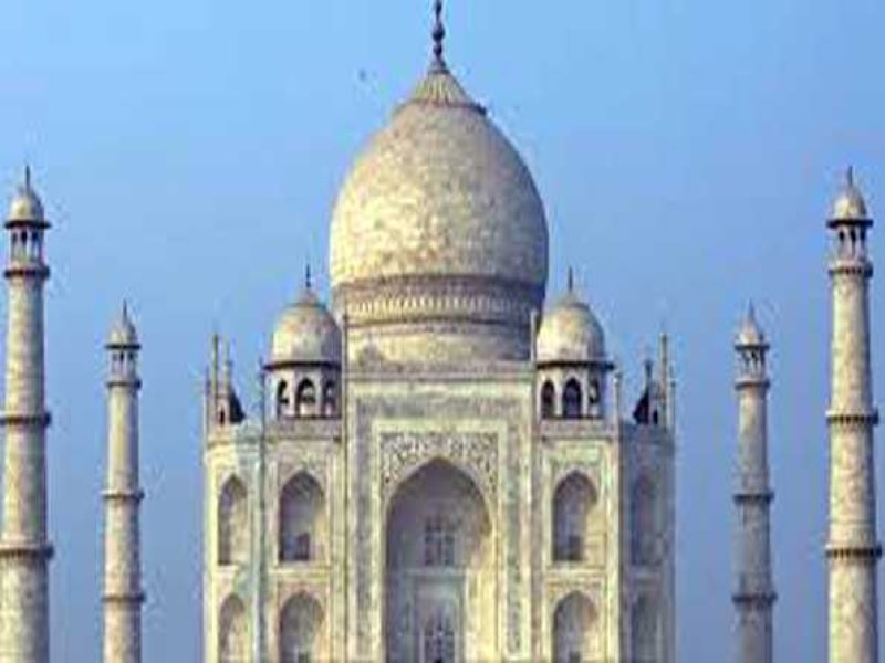 Taj Mahal admission requires a Covid test.