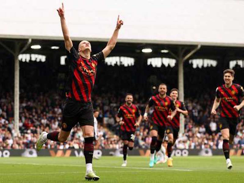 Man City win and Liverpool defeat Spurs in a thrilling match