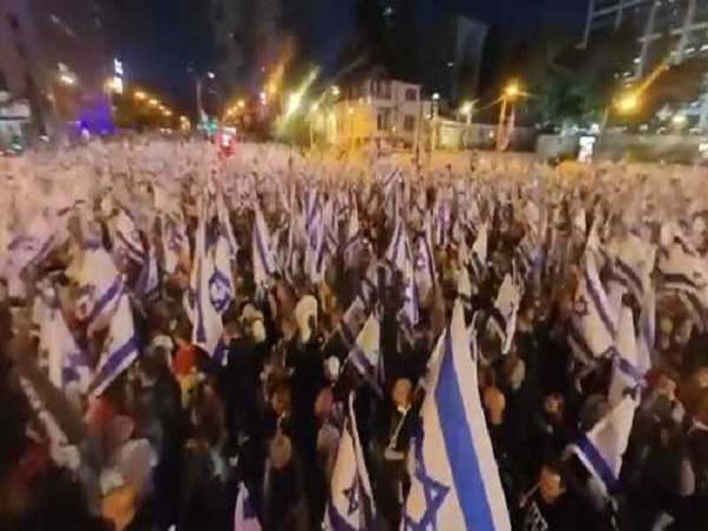 Before the contentious state budget vote, protesters gather in Jerusalem.