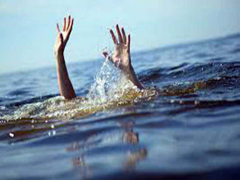 In Jalna area, four people die in a rural pond.