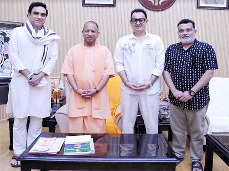 ‘Main Atal Hoon’ Team meets UP CM