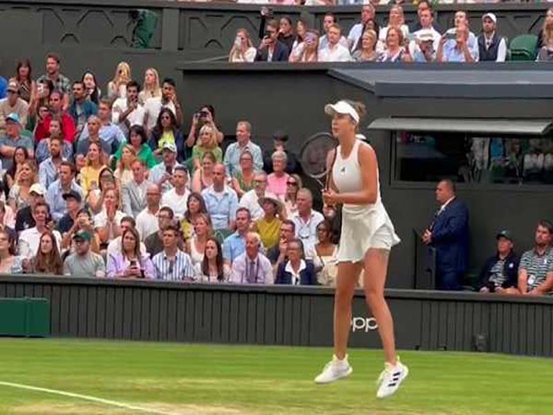 Svitolina shocks Swiatek in three-setter to book semifinal berth
