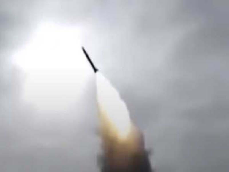 Russian forces attack Ukrainian soldiers with missiles.