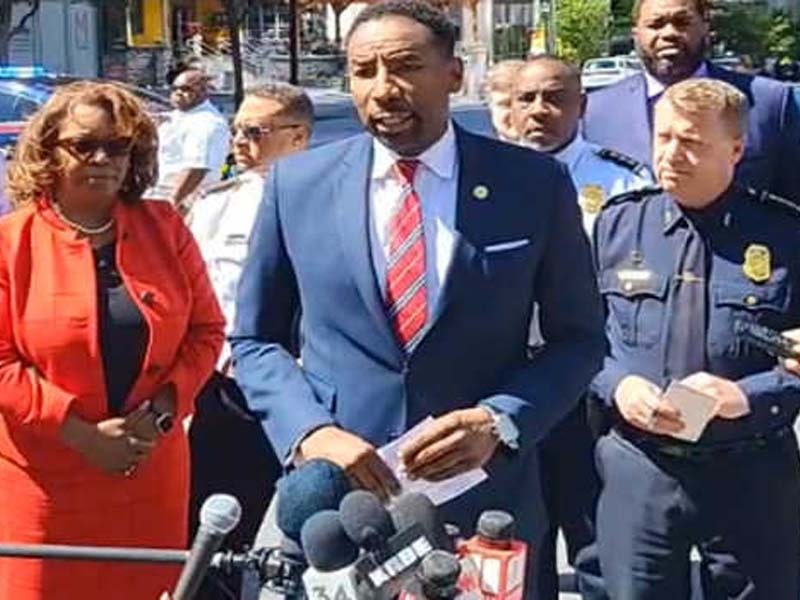 Police in Atlanta detain a suspect in a hospital shooting. – Mayor