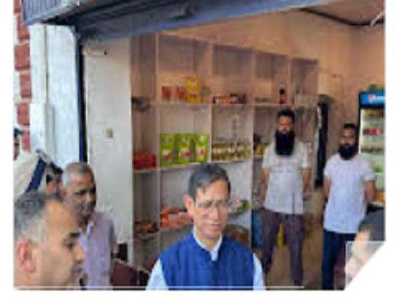 Chief Justice goes to the central jail in Srinagar