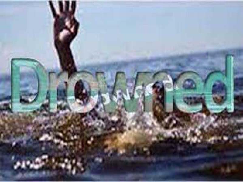 Maha: Four teenagers perish while taking selfies