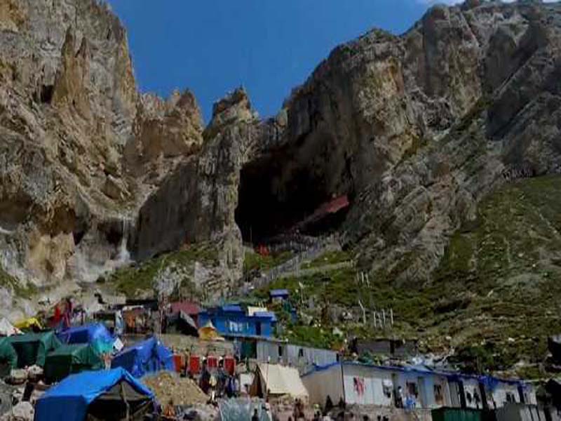 From Jammu base camp, the fourth group of 4758 Amarnath pilgrims departs.