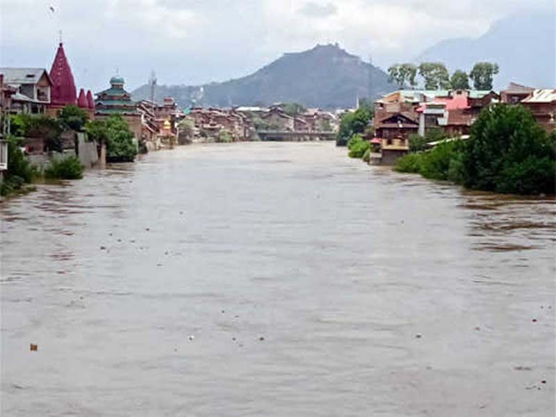 Jhelum water level drops after surpassing the danger threshold in Kashmir.
