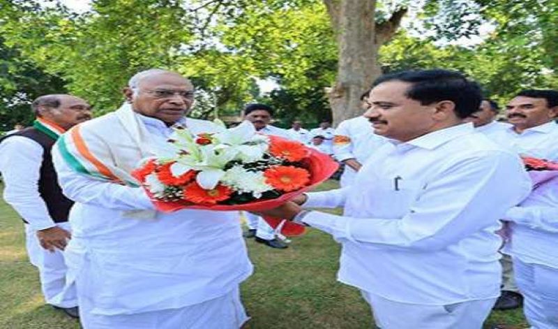 BRS MLC Kasireddy joins Congress in New Delhi