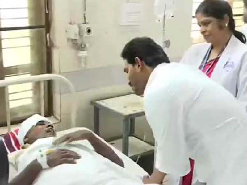Train accident: AP CM Jagan inquires about injured passengers at the government hospital in Vizianagaram