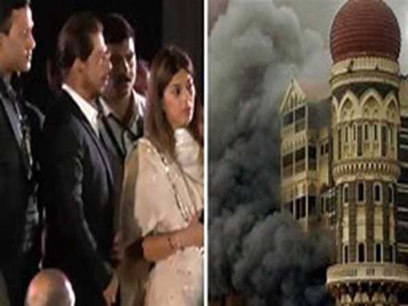 At the Gateway of India, SRK honors the martyrs of September 26, 2001.