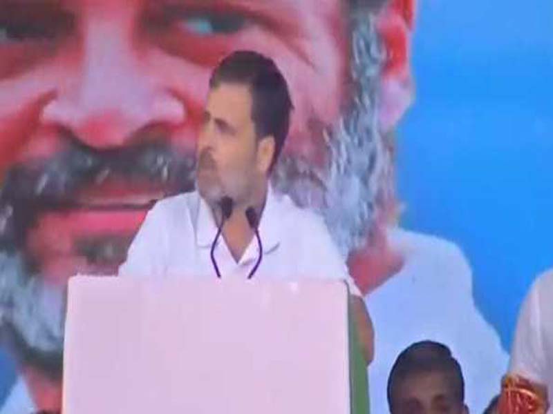 Rahul portrays the upcoming Telangana elections as a conflict between the people and the nobility.