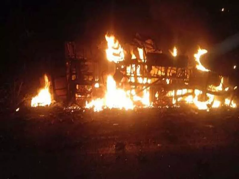 MP: After the bus catches fire, passengers are burned alive.
