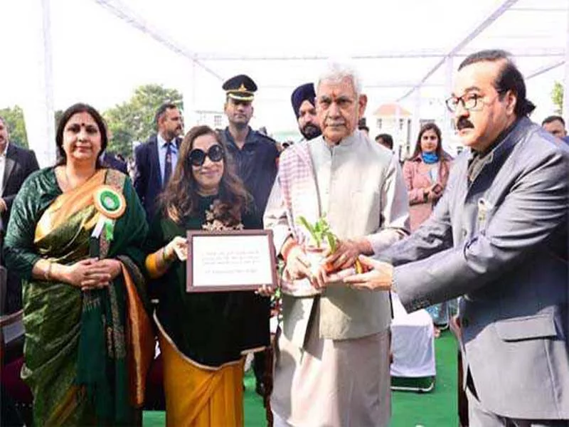 Never give up on your dreams: J&K LG to young people