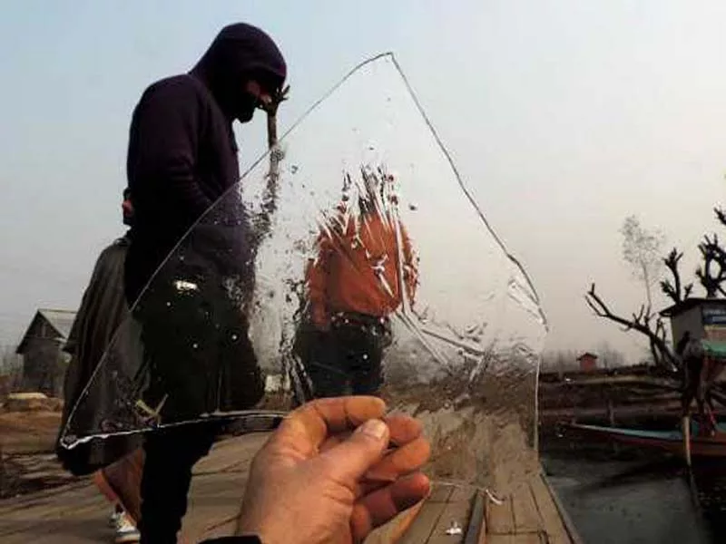 When Kashmir’s minimum temperature drops, portions of Dal Lake freeze.