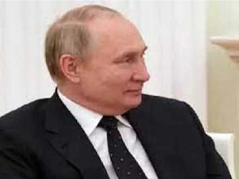 Putin wishes Vucic a happy New Year and hopes for more collaboration.
