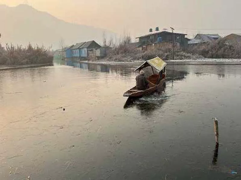 Kashmir remains icy cold, with a temperature of -4.4°C in Srinagar.