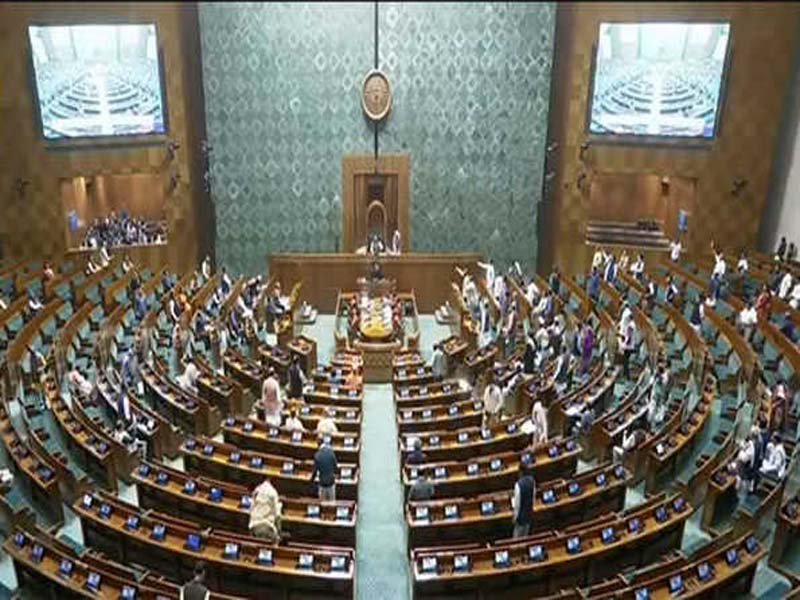 Over a security breach, LS adjourned until 2:00 PM; Oppo demands the resignation of the Home Minister.