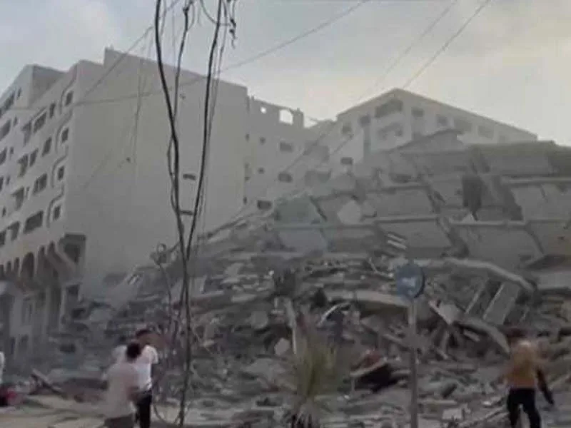 25,000 civilian deaths have been reported in the Gaza conflict, despite growing calls for humanitarian aid.