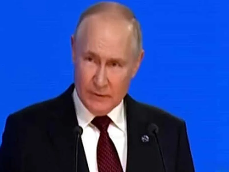 Putin issues an order giving foreign soldiers in the Russian Armed Forces citizenship.