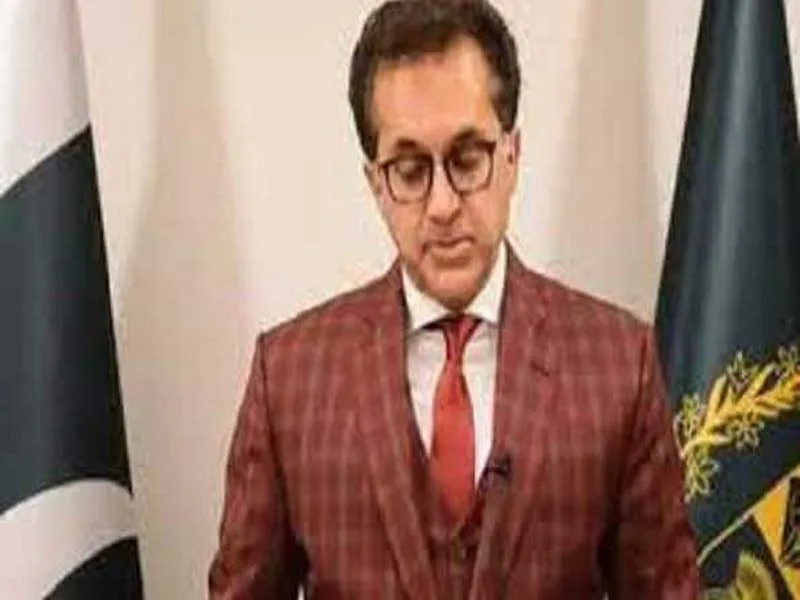 The envoy of Pakistan goes back to Iran to continue his diplomatic work.