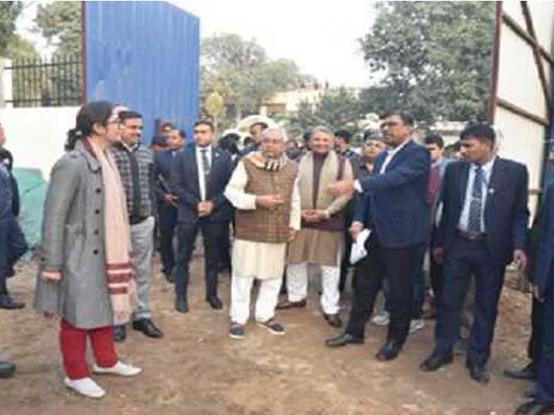 Nitish examines the National Dolphin Research Centre, which is currently being built in Patna.