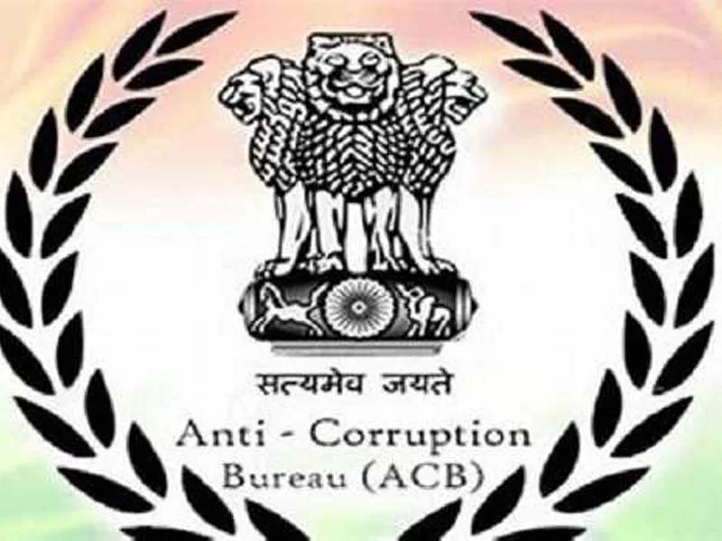 Telangana ACB apprehends a police constable who takes bribes.