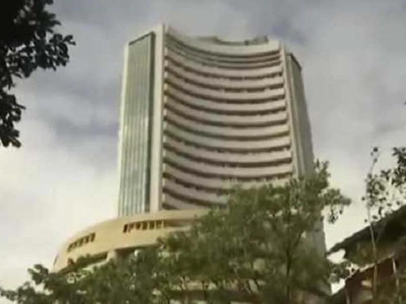 Sensex grows by 847.27 points.